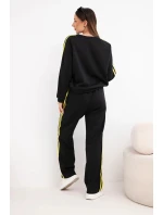 Dámský teplákový komplet Masełko s lampasy a volnou mikinou černý Dámský teplákový komplet Masełko s lampasy a volnou mikinou černý
