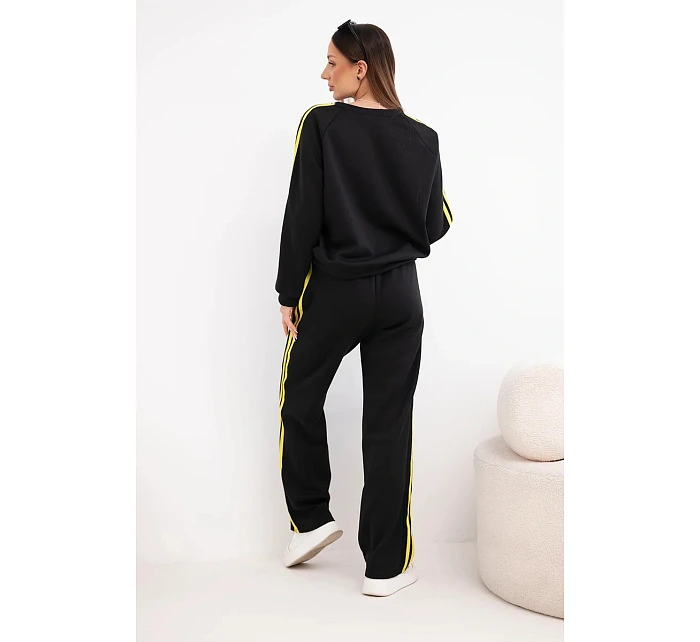 Dámský teplákový komplet Masełko s lampasy a volnou mikinou černý Dámský teplákový komplet Masełko s lampasy a volnou mikinou černý