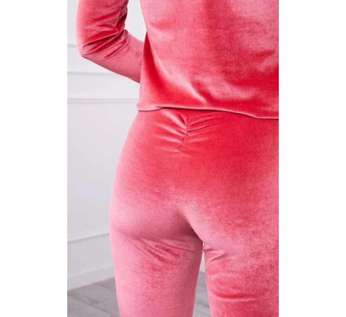 Velurová souprava s řasením na zadní straně malinová Velurová souprava s řasením na zadní straně malinová