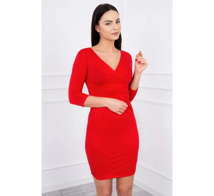 Přiléhavé šaty s výřezem pod prsy červené barvy Přiléhavé šaty s výřezem pod prsy červené barvy