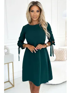 ALICE Dámské trapézové šaty v lahvově zelené barvě s mašličkami model 20577295 - numoco