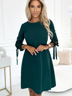 ALICE Dámské trapézové šaty v lahvově zelené barvě s mašličkami model 20577295 - numoco