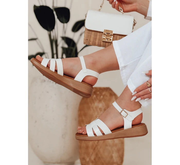 sandály na nízkém podpatku bílé Dstreet model 21985131 - FashionStreet