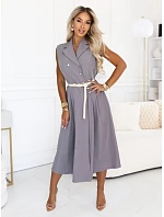 model 22214885 Elegantní midi košilka se zlatými knoflíky a páskem šedá - numoco basic