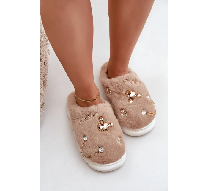 Futrzane Pantofle S Odznaky Tmavě Béžové Ivelfedi