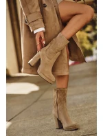 Dámské kotníkové boty na sloupku z eko semiše béžové model 21710083 - Boto Dámské kotníkové boty na sloupku z eko semiše béžové model 21710083 - Boto
