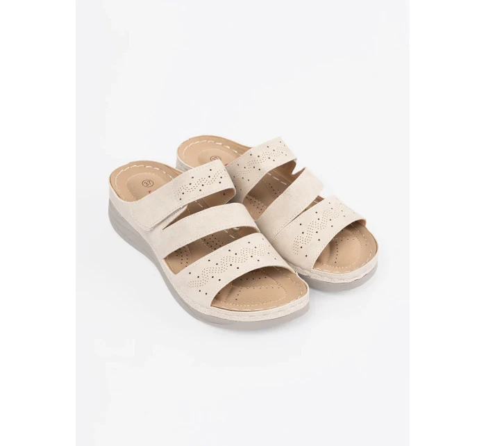 Módní dámské  nazouváky Jasnobeżowy na klínku