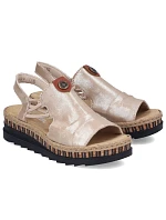 Dámské zlaté sandály na klínku model 22097425 - Rieker Dámské zlaté sandály na klínku model 22097425 - Rieker