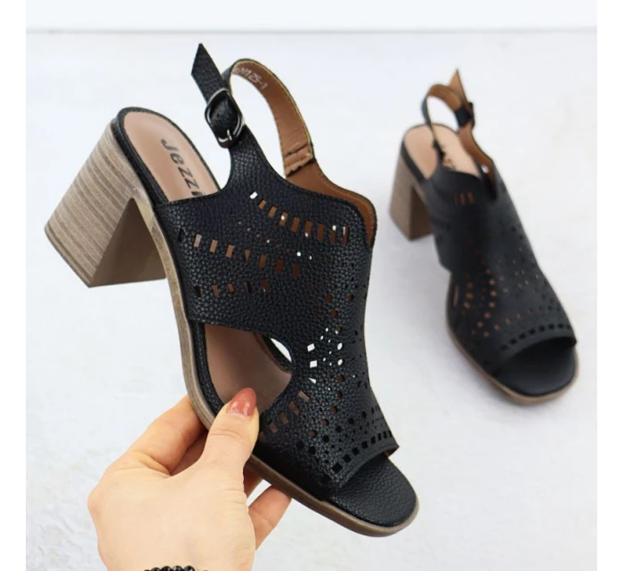 Dámské ažurové sandály na podpatku černé Jezzi 24125