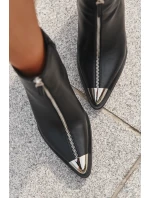 Dámské kotníčkové boty na klínku s ozdobným zipem Černé model 21709047 - Boto Dámské kotníčkové boty na klínku s ozdobným zipem Černé model 21709047 - Boto