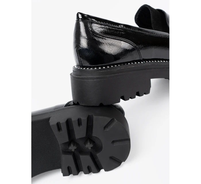 Zajímavé dámské černé mokasíny na širokém podpatku Zajímavé dámské černé mokasíny na širokém podpatku