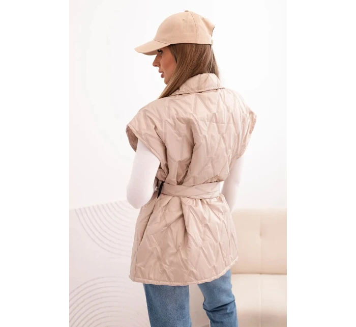 Dámská prošívaná vesta s páskem a širokým límcem béžová