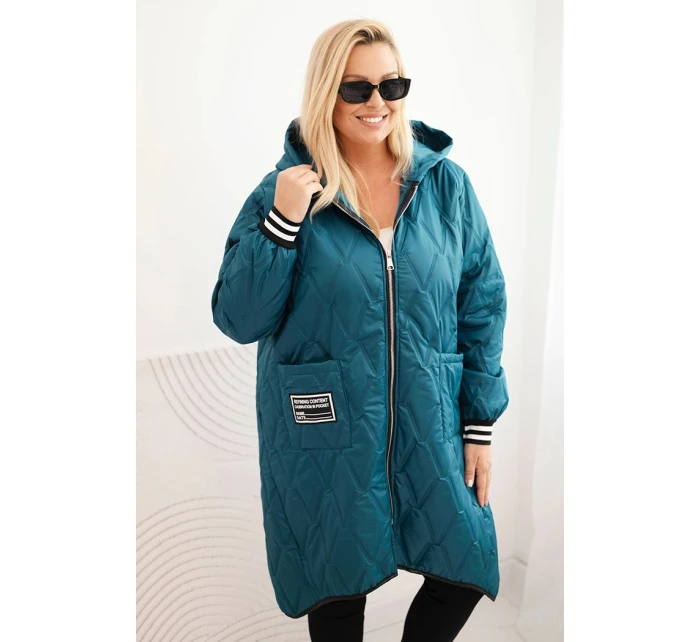Dámská bunda Plus Size prošívaná s kapucí a model 21399762 manžetami mořská - K-Fashion
