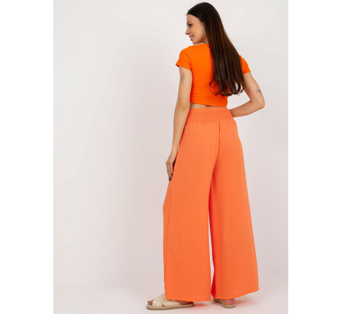 Světle oranžové švédské kalhoty s vysokým pasem