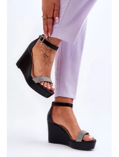 Módní kožené sandály na klínu černé model 21623011 - Boto