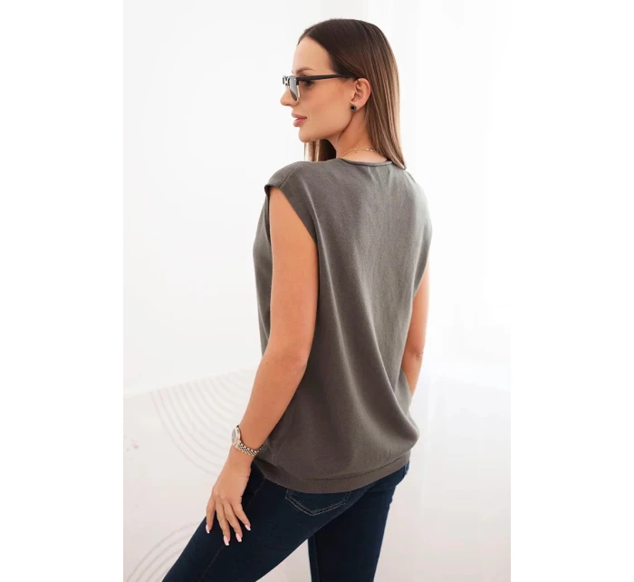 Dámský viskózový svetr bez rukávů s kapsami a výstřihem do V khaki Dámský viskózový svetr bez rukávů s kapsami a výstřihem do V khaki