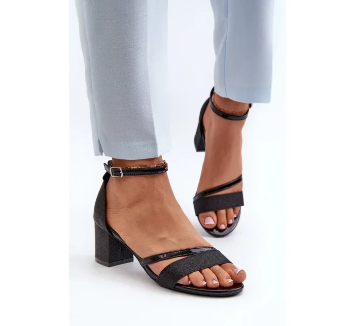 Třpytivé dámské sandály na nízkém podpatku černé Ploemis Třpytivé dámské sandály na nízkém podpatku černé Ploemis