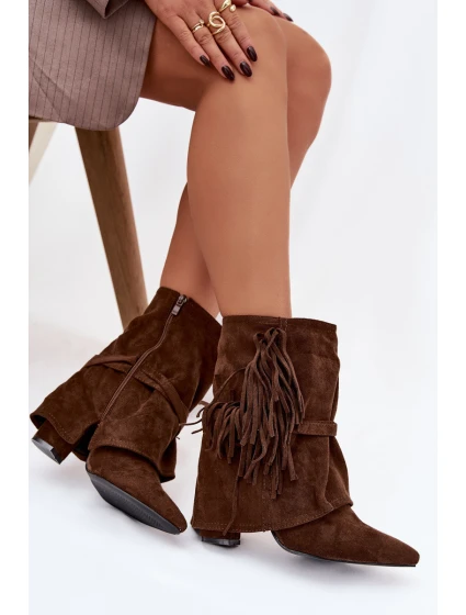 Dámské kotníkové boty na sloupkovém podpatku s třásněmi a zlatými přezkami Evelisse – hnědé Dámské kotníkové boty na sloupkovém podpatku s třásněmi a zlatými přezkami Evelisse – hnědé