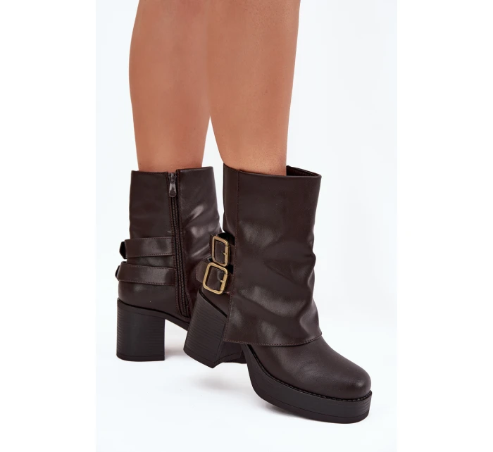 Dámské Botky Na Podpatku S Přezkami Čokoládové model 21704886 - Boto Dámské Botky Na Podpatku S Přezkami Čokoládové model 21704886 - Boto