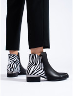 Stylové černé  kotníčkové boty dámské na plochém podpatku