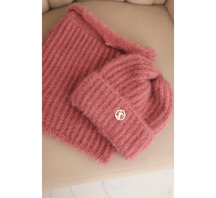 Dámská souprava čepice a šály zimní huňaté s ozdobným model 21461100 tmavě růžový - K-Fashion Dámská souprava čepice a šály zimní huňaté s ozdobným model 21461100 tmavě růžový - K-Fashion