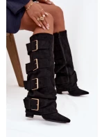 Dámské kozačky na podpatku s lemem a zlatými přezkami semiš černé model 21708844 - Boto