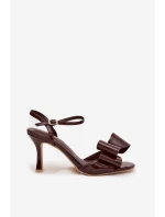 Lakované sandály na podpatku s mašlí Noliva – čokoládové Lakované sandály na podpatku s mašlí Noliva – čokoládové