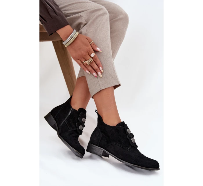 Semišové dámské polobotky s ozdobnými květinami model 21707528 Černé - Zazoo