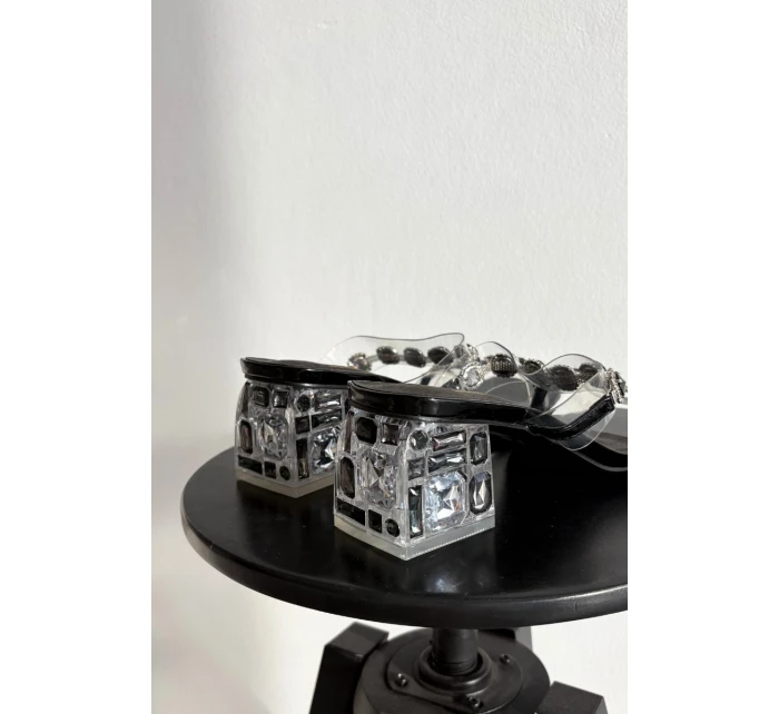 Dámské pantofle s krystaly D&A model 21900375 Černé - S.Barski Dámské pantofle s krystaly D&A model 21900375 Černé - S.Barski