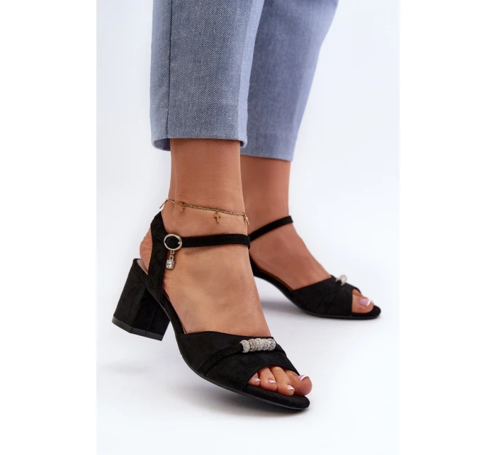 Dámské sandály z ekologického semiše na podpatku s ozdobami černé Narhi