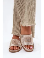 Dámské Sandály Na Plochém Podpatku S Ozdobou model 21696786 Zlaté - S.Barski Dámské Sandály Na Plochém Podpatku S Ozdobou model 21696786 Zlaté - S.Barski