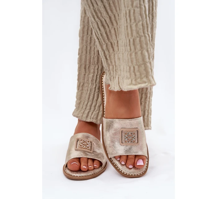 Dámské Sandály Na Plochém Podpatku S Ozdobou model 21696786 Zlaté - S.Barski Dámské Sandály Na Plochém Podpatku S Ozdobou model 21696786 Zlaté - S.Barski