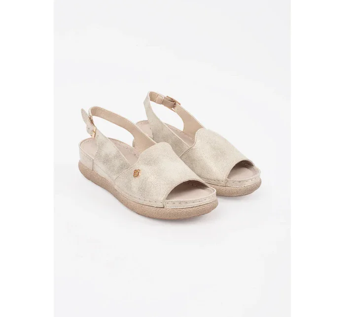 Trendy dámské zlaté  sandály na plochém podpatku