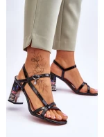 lakované sandály na ozdobném podpatku D&A CR-232 Černe lakované sandály na ozdobném podpatku D&A CR-232 Černe