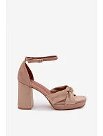 Dámské sandály na podpatku z imitace semiše tmavě béžové model 22107156 - Boto