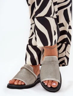 Dámské sandály na klínu s ozdobným páskem stříbrné model 21686867 - Boto