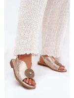 Lesklé Dámské Sandály S Dekorativním Detalem model 21691490 Zlaté - S.Barski Lesklé Dámské Sandály S Dekorativním Detalem model 21691490 Zlaté - S.Barski