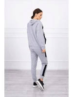 Šedá pruhovaná sportovní souprava Šedá pruhovaná sportovní souprava