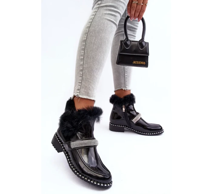 Nízké lakované kotníkové boty s kožíškem a S zdobením.Barski černá Nízké lakované kotníkové boty s kožíškem a S zdobením.Barski černá