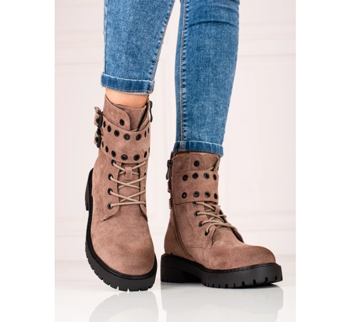Pěkné hnědé dámské kotníčkové boty na plochém podpatku Pěkné hnědé dámské kotníčkové boty na plochém podpatku