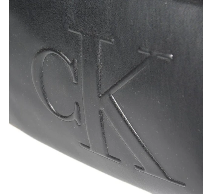 Kožený batoh na notebook Calvin Klein černý - model 21931330 Kožený batoh na notebook Calvin Klein černý - model 21931330