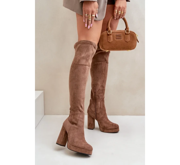 Kozačky na podpatku a platformě s vysokou holenní částí nad koleno, z eko semiše, tmavě béžové Zistaria