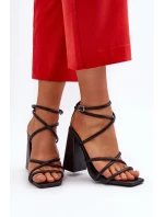 Moderní sandály na podpatku černé model 21650140 - Boto Moderní sandály na podpatku černé model 21650140 - Boto