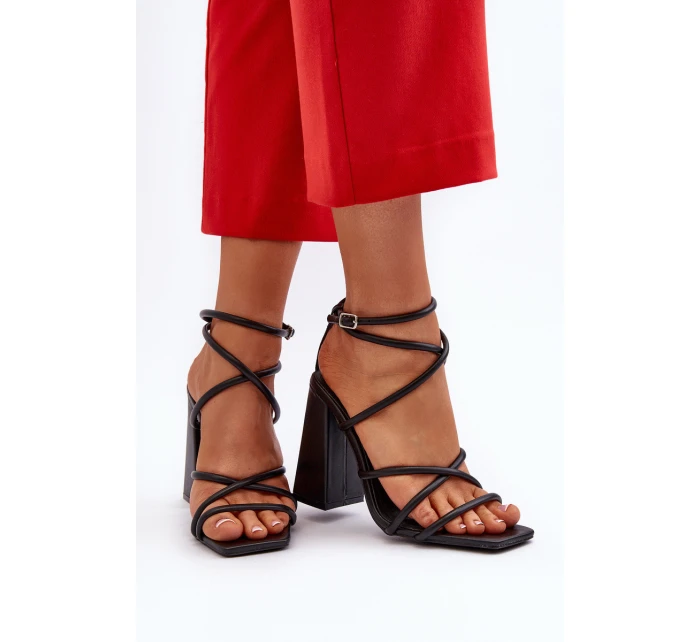 Moderní sandály na podpatku černé model 21650140 - Boto Moderní sandály na podpatku černé model 21650140 - Boto