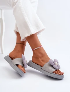 Dámské šedé sandály s ozdobou na nízké platformě Cedrella