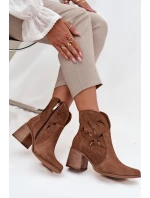 Dámské kotníky s perforovaným designem z přírodní semiše na podpatku Zazoo 3690 hnědé