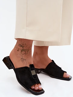 Elegantní dámské kožené semišové pantofle model 22140664 černé - D&A