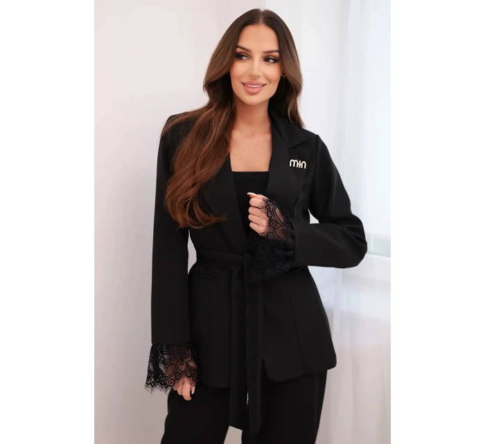 Dámská sako s páskem a krajkovým model 21774837 rukávů černá - K-Fashion Dámská sako s páskem a krajkovým model 21774837 rukávů černá - K-Fashion