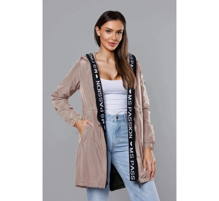 Tenká béžová dámská bunda s ozdobnou lemovkou model 18319662 - Miss TiTi Tenká béžová dámská bunda s ozdobnou lemovkou model 18319662 - Miss TiTi