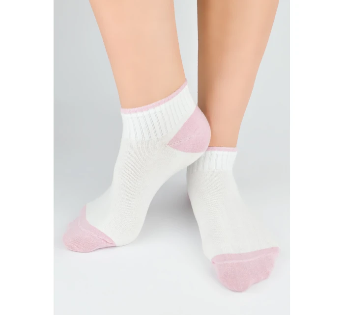 model 22010432 nohy 3641 - Noviti